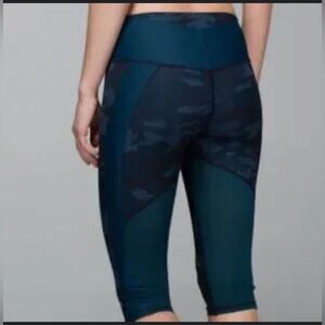 Lululemon Clip in Crop Blue Leggings